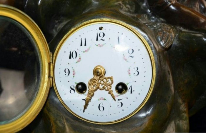 【波賽頓-歐洲古董拍賣】歐洲/西洋古董 法國古董 19世紀 洛可可風格 大型墨丘利古典銅雕機械壁爐座鐘(高度：64cm)(時鐘運作正常！)