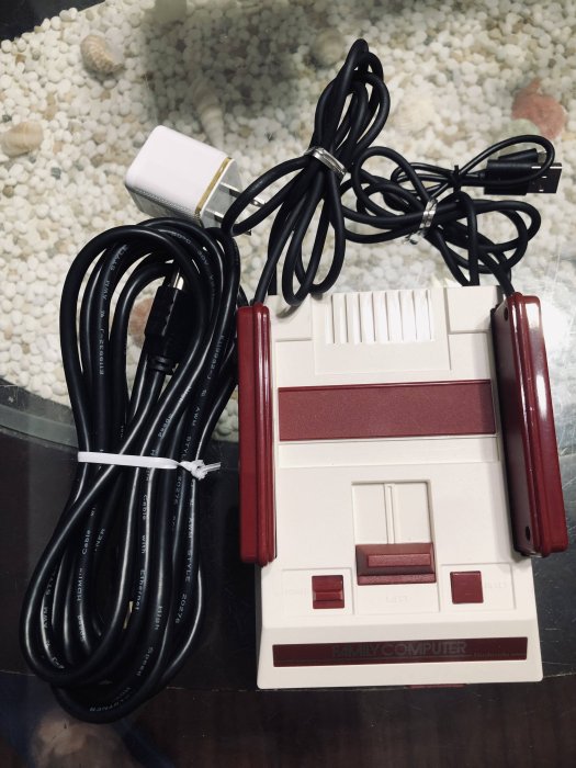 土城可面交便宜賣原廠 任天堂 Nintendo Family Computer 經典迷你紅白機 電玩主機二手貨FC游戲機