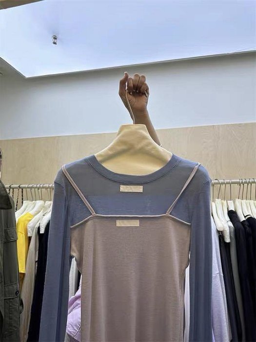 韓🇰🇷東大門🇰🇷簡約氣質拼色假兩件吊帶修身長袖T恤