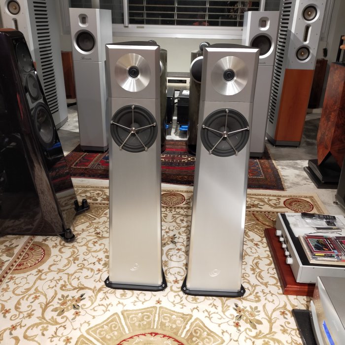 * 銘鋒音響社 * YG Acoustics Carmel MK1 精巧的落地喇叭˙ 9成新