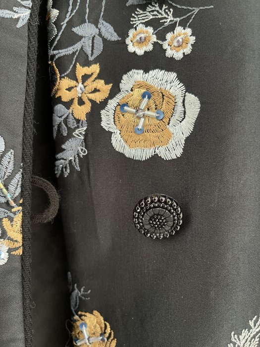 設計師溫慶珠 ISABELLE WEN 限量經典中國風微鋪棉精緻手工織繡縫珠外套（喜歡夏姿六藝請參考）