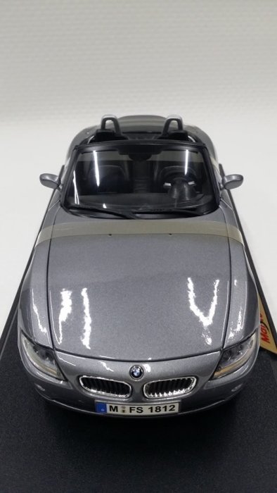 統一模型玩具店】Maista《BMW：Z4／鐵灰色》 金屬合金車.鐵殼觀賞車 