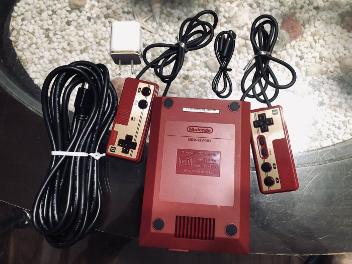 土城可面交便宜賣原廠 任天堂 Nintendo Family Computer 經典迷你紅白機 電玩主機二手貨FC游戲機