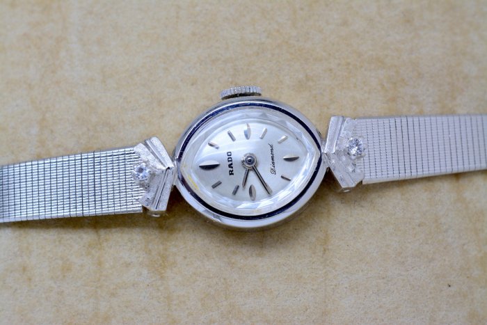 《寶萊精品》RADO 雷達表銀白橢圓袖珍女子錶
