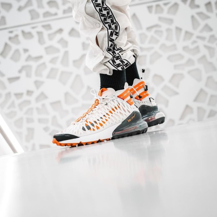 NIKE AIR MAX270 ISPA