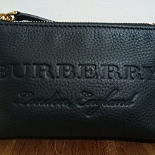 天使熊雜貨小舖~BURBERRY LOGO壓紋 荔枝紋手拿包  全新現貨