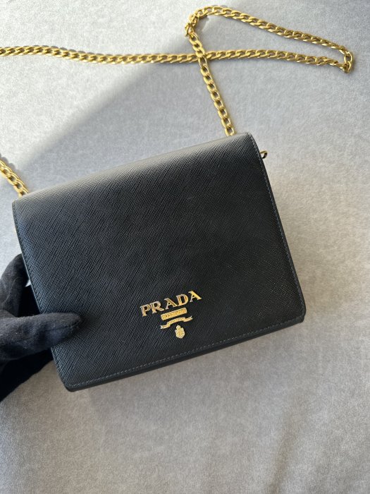 Prada 近全新，少使用 閒置品 側背黑色 WOC包、小郵差包 鏈條包 超實用 牛皮 真皮 斜背包