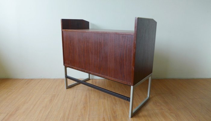 Bang & Olufsen Hi-Fi cabinet 丹麥B &O 視聽櫃