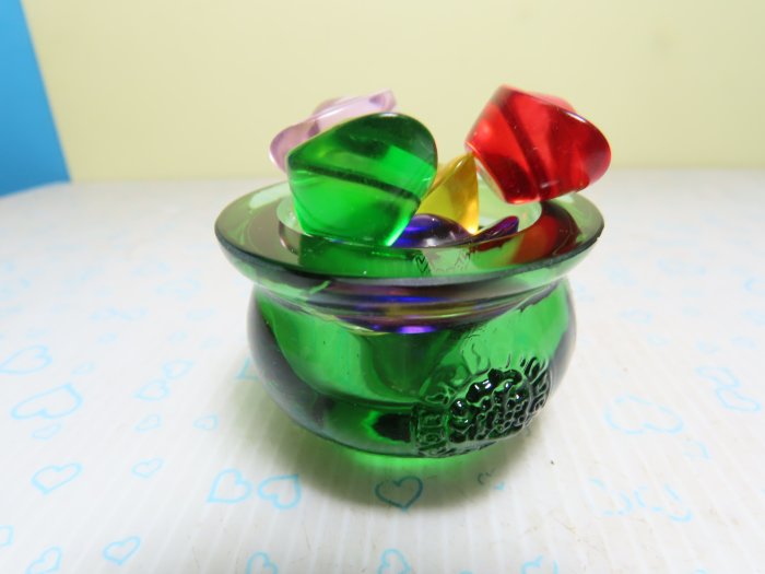 【優質家】天然漂亮綠色琉璃迷你聚寶盆50mm+7顆2.5公分琉璃元寶(網路便宜價、限量5標)原價300元