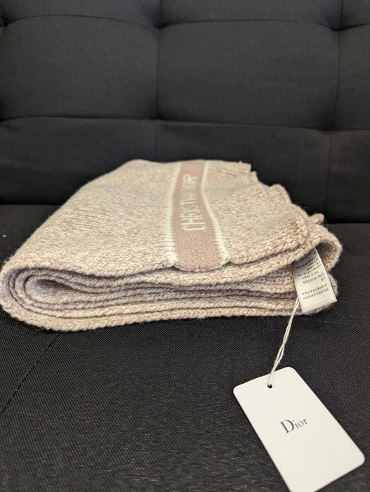 Dior D-WHITE SCARF 羊絨披肩 玫瑰粉 現貨 (70% laine wool萊恩羊毛 30%Cachem