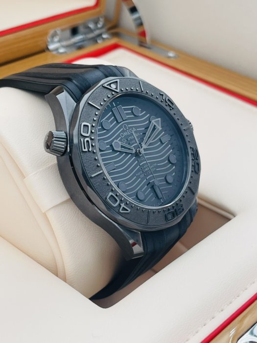 OMEGA 歐米茄 海馬潛水300米 黑黑腕錶 同軸擒縱 大師天文台 黑陶瓷錶殼 透背機芯 43.5mm