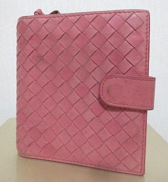 ~義大利精品 Bottega Veneta BV 桃粉色 經典編織小羊皮短夾 獨立零錢層 義大利製~