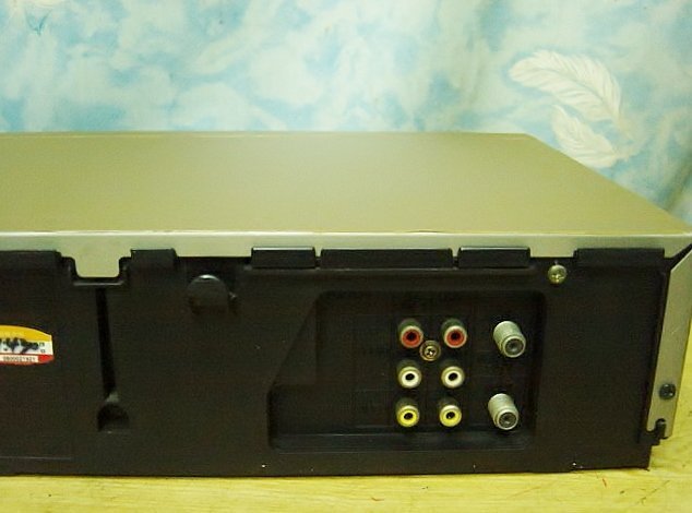 【小劉二手家電】SHARP 6磁頭立體聲 VHS錄放影機,VC-H815型,故障機也可修理 !