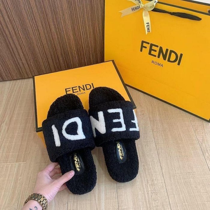 【MOMO生活館】FENDI 芬迪 新款F家毛毛拖鞋女秋冬居家羊羔毛一字拖鞋百搭外穿懶人鞋