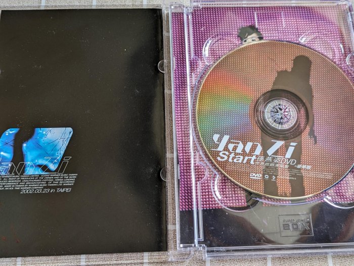 【鳳姐嚴選二手唱片】 孫燕姿 宣傳品 世界巡迴演唱會 豪華版CD+寫真歌詞本