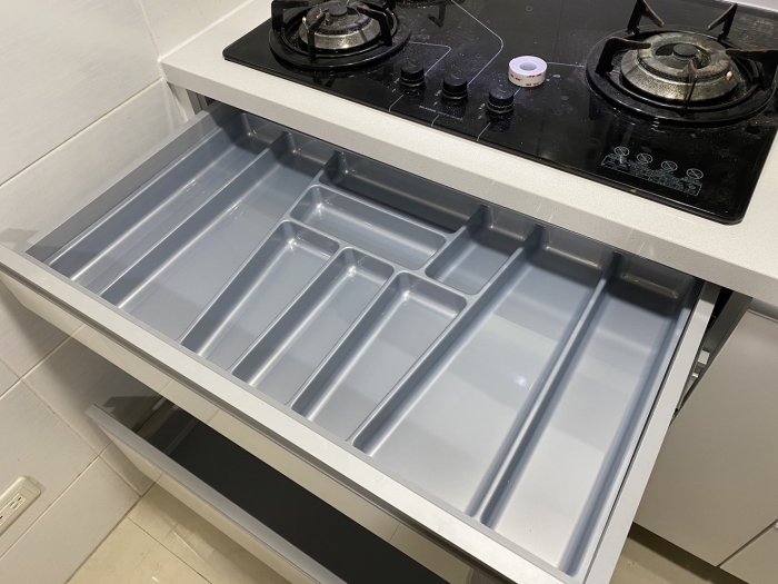 廚房系統廚具設計搭配Blum鋁抽五金，Bosch洗碗機