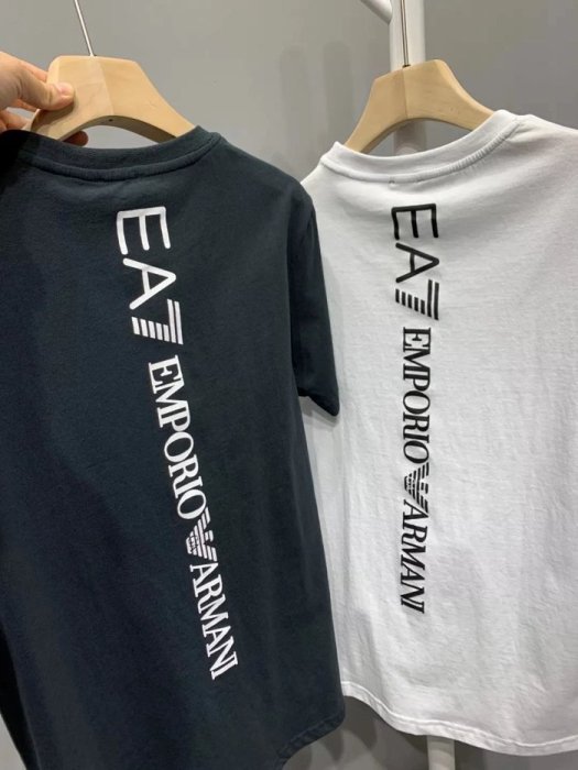 EA7  Emporio Armani 春夏款 男休閒純棉短袖t  兩件盒裝1黑1白