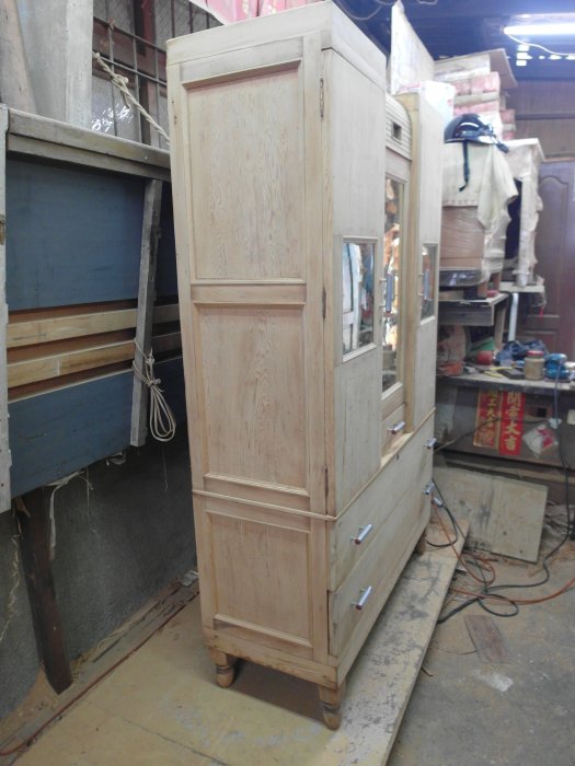 正台灣檜木...日據時代古董衣櫥.具保值性的衣櫥.收納櫥櫃