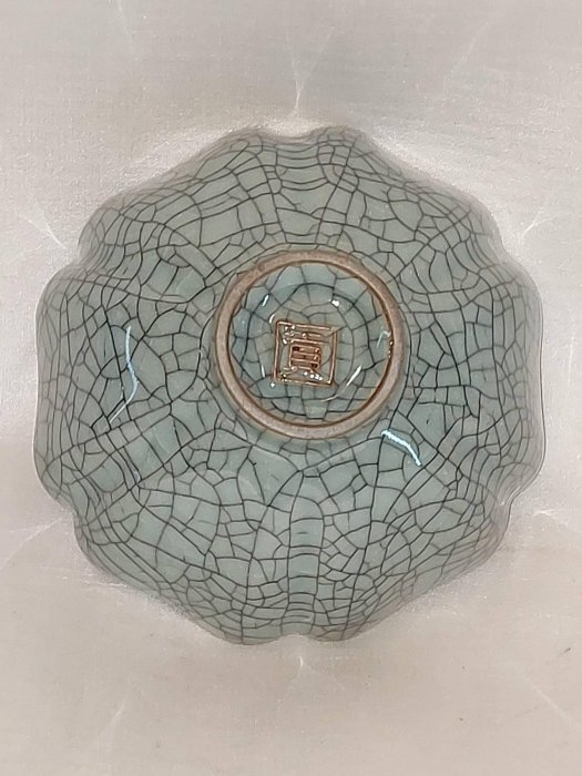 逆天國寶 北宋官窯貢瓷 真品 ID:drchiu
官窯貢瓷是什麼瓷器，一件官窯貢瓷可以買一套別墅，是不是真的？