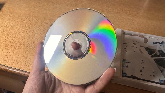 欣紘二手CD  盒裝  附寫真本+DM+資料卡  陳曉東   我比誰都清楚   CD+VCD!