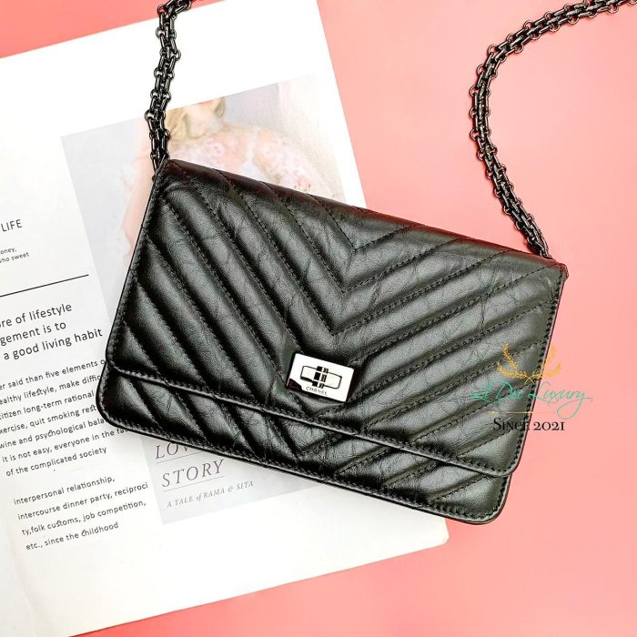 【黎都精品】Chanel 香奈兒 A70328 黑色 2.55 so black 山形紋 WOC 肩背包 斜背包