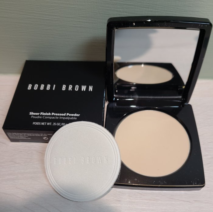 【巴黎淑女】BOBBI BROWN 芭比波朗 羽柔蜜粉餅 升級版 Pale Yellow 淡金 柔霧妝感 控油清爽薄透