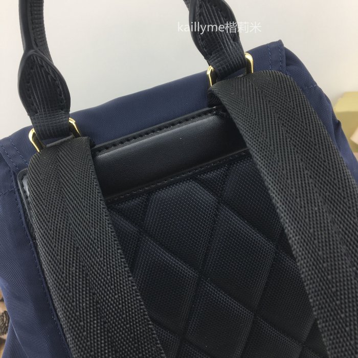 ( 新品現貨）四色 全新原廠 Burberry Rucksack  經典焦糖 扣帶 大 中 小 尼龍 金扣 軍旅 後背包