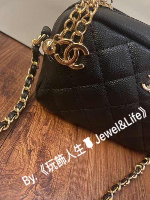 品牌VIP經典贈品MAKE UP系列💯 Chanel 超美 雙C LOGO 黑色皮穿鍊 菱格紋 輕便 鍊條包 相機包 斜背包 小方包