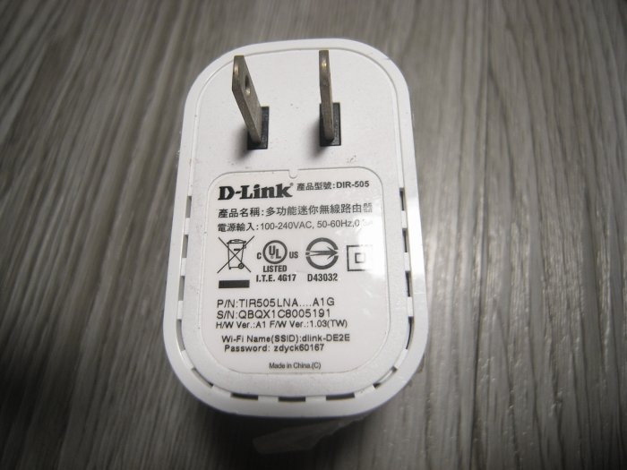 二手 D-Link DIR-505 多功能的迷你旅行無線路由器 雲旅機