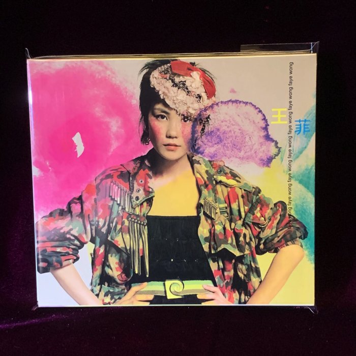 【一手收藏】王菲－王菲同名專輯，紙盒版，EMI唱片2001發行，保存如新。收錄：流年，打錯了，光之翼，流浪的紅舞鞋