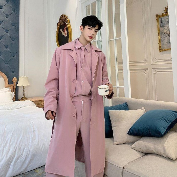 最新熱銷韓版時髦芭比粉色系列休閒套裝男時尚潮流風衣西裝襯衫長褲四件套（滿599元免運）