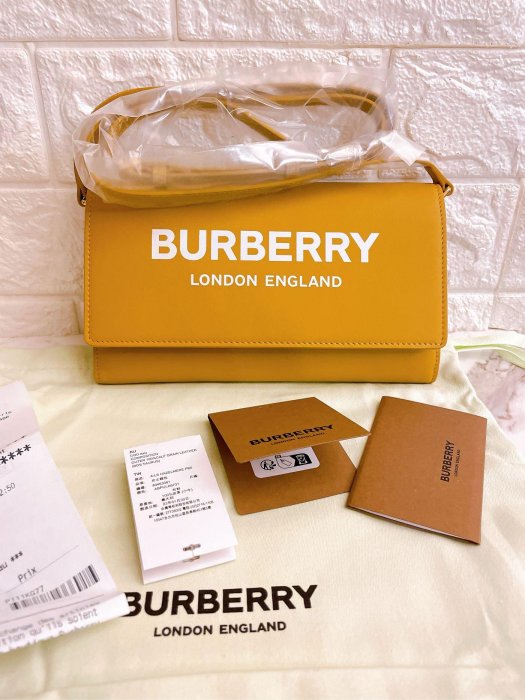 （🎉已售）全新附購證✨ BURBERRY巴寶莉經典LOGO全皮革WOC手拿/斜背包(黃色)