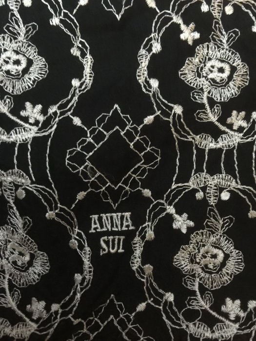 安娜蘇 專櫃品牌 ANNA SUI 經典款小方巾 ~(全新品) 黑色