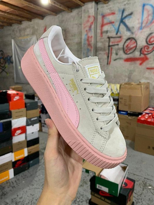 【零點旗艦店】彪馬Puma Basket Platform Scallop 灰粉色 蕾哈娜二代 休閑鞋 鞋面材質配搭透氣孔設計柔軟透氣，適合日常穿著