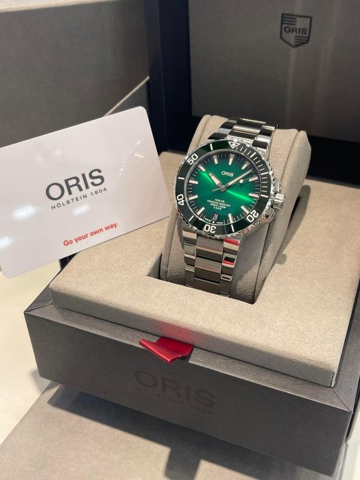 ORIS  豪利時  AQUIS CALIBRE 400 亮綠色面 日期錶 自製機芯 動力儲存 120小時 10年原廠保固