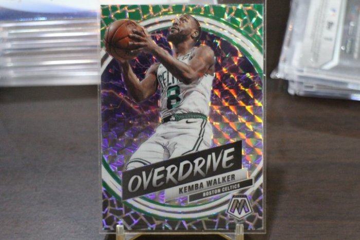 Kemba Walker~2019-20 MOSAIC OVERDRIVE PRIZM SP 哈蜜瓜亮面特卡~