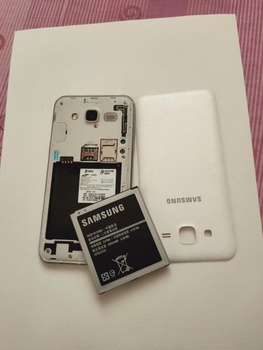 Samsung Galaxy j5007  零件機 可充電 可開機 螢幕無顯示 電池蓄電佳 隨便賣