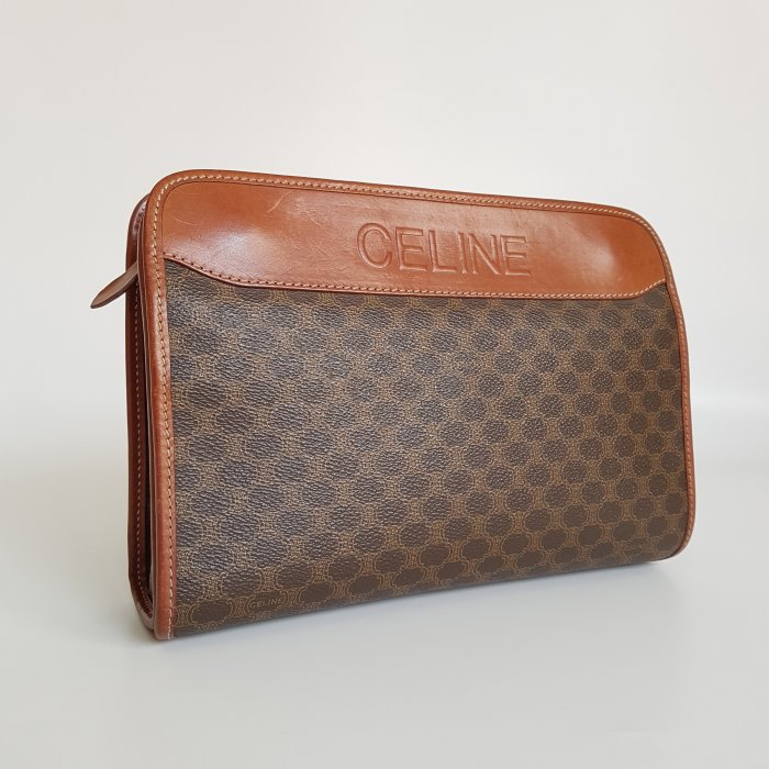 Celine   經典 LOGO 凱旋門 系列   皮革 手拿包  精品包 ， 保證真品  超級特價便宜賣