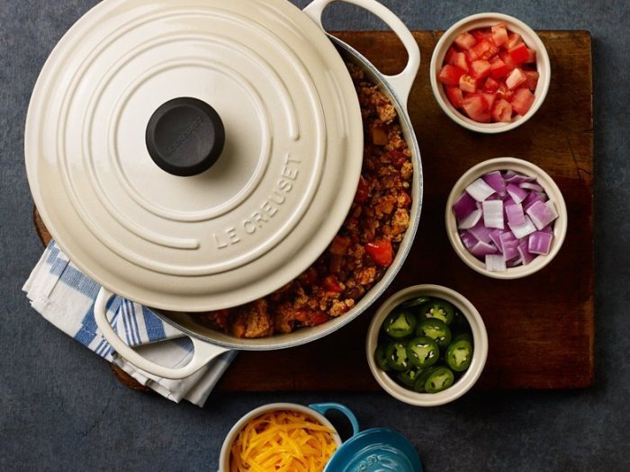 法國 Le Creuset 新款圓形鑄鐵鍋 28cm /6.7L大耳 signature 沙丘白