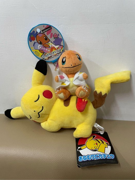 全新 寶可夢中心 Pokémon center 小火龍 趴睡 吊飾 3吋 玩偶 寶可夢 絨毛娃娃 法雅客