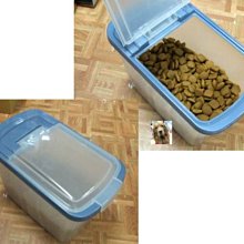 **貓狗芝家** 寵物專用輕便型上開飼料桶 1-5kg 附量杯 .消費滿1500免運