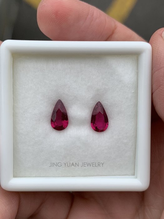 JING YUAN JEWELRY 顏色美美水滴紅碧璽ㄧ組2顆共重1.21ct 顏色漂亮 淨度通透 做垂墜耳環 超美！！！