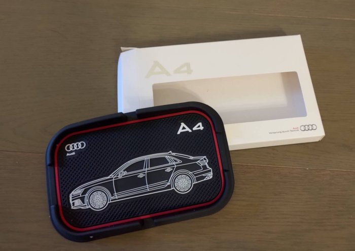 (全新) Audi A4 多功能防滑墊 17X14CM $250