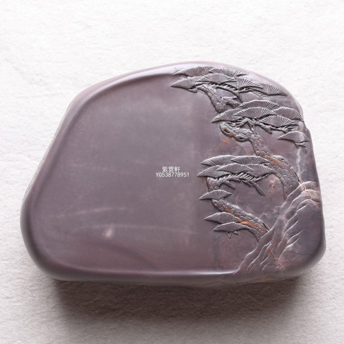 『紫雲軒』 端硯-青松傲雪硯(5寸 坑仔岩）石品白如凝脂、份量十足的極品佳料 Spy670