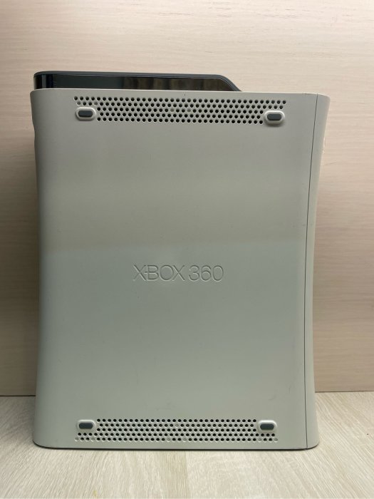 二手 XBOX360遊戲主機 懷舊遊戲機 懷舊電玩 二手電玩 (2個無線把手無法使用）（狀況及配件請看敘述）