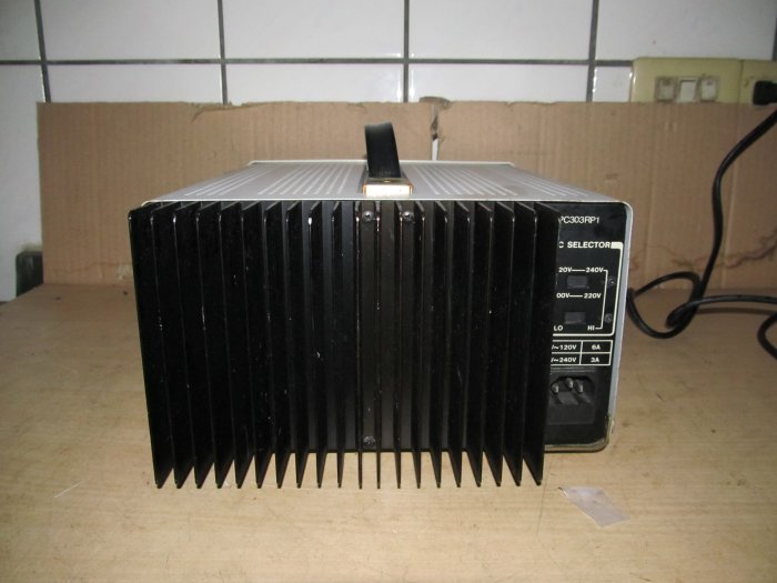 GW GPC-3030D DC Power Supply