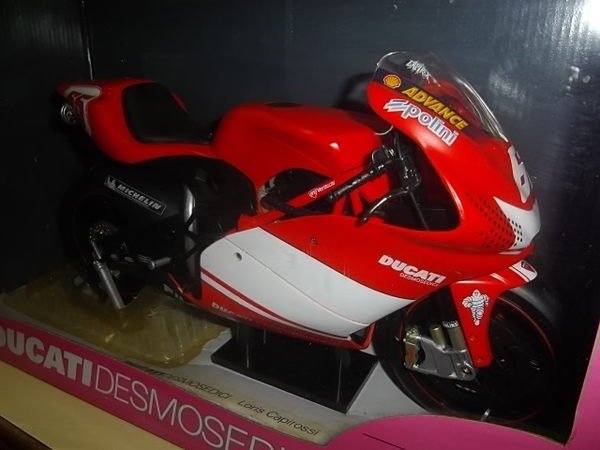 {絕版倉庫}1:6 超大尺寸 DUCATI DESMOSEDICI 65號 超稀有 !!!!!!!!!