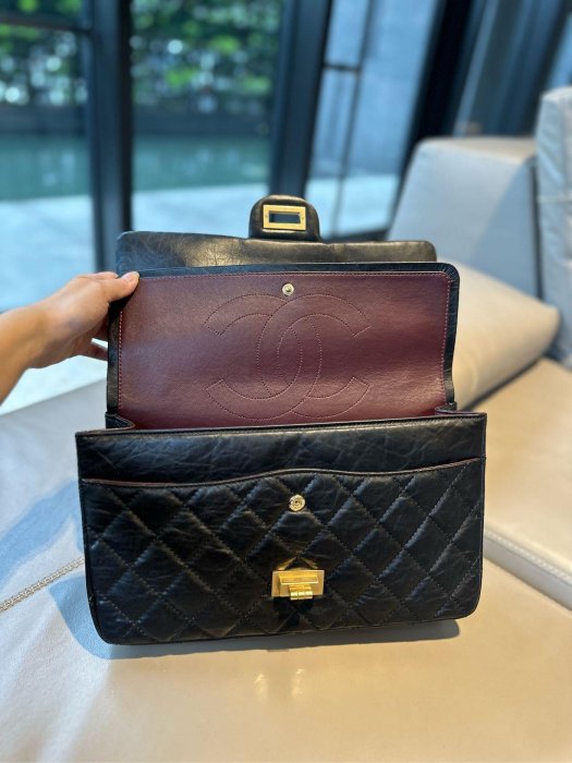 Chanel  經典包款 2.55 Jumbo 復刻牛皮 搭配金釦 97新 完美無磨損、翻蓋包 口蓋鏈條包 雙層設計 配件： 香奈兒盒、防塵套、保卡、羊毛氈