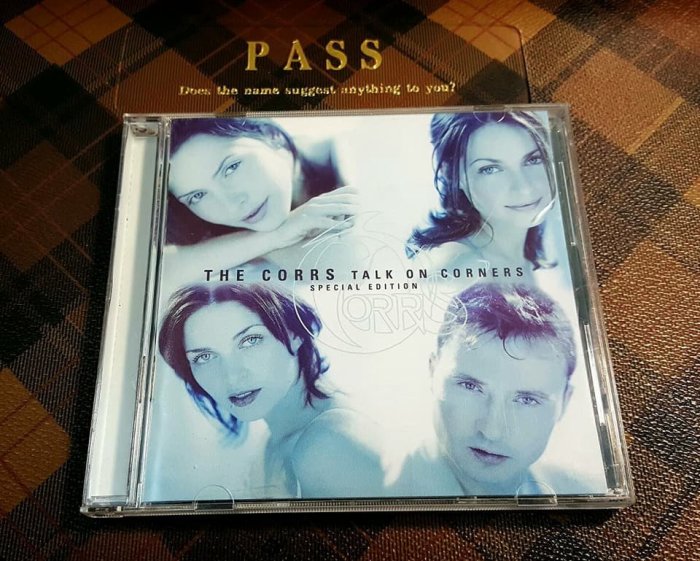 【二手 ◎ 影音新天地】可兒家族 / The Corrs / Talk On Corners 街角閒談 《絕版二手CD》