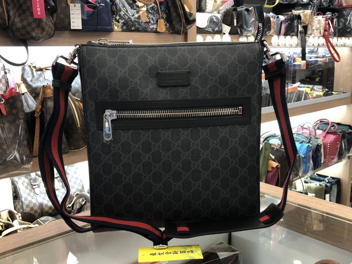 ☆最愛二手精品☆ GUCCI 474137 全新PVC黑色拼藍紅藍背帶前拉鍊斜背包男包 XC7167